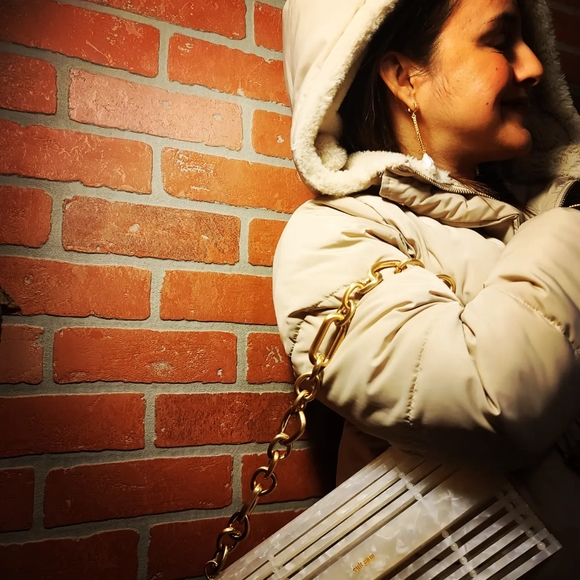 Meet your Posher, Delia - Picture 2 of 2